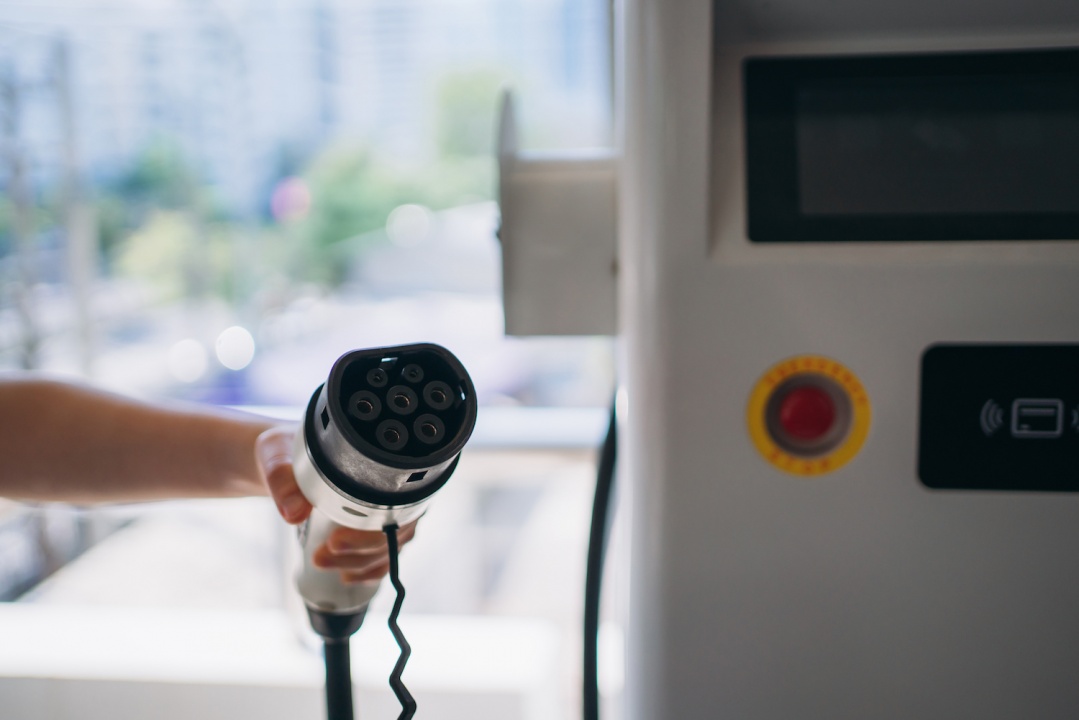 Yeni Elektrikli Araç Sahipleri için Şarj İstasyonu Kullanım Kılavuzu